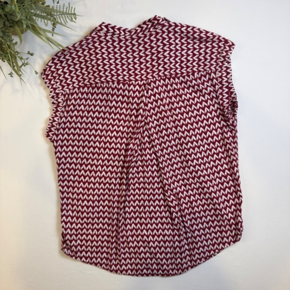 Jachs Girlfriend Burgundy Chevron Print Short Sleeve Button Front Blouse Sz L - Picture 3 of 6